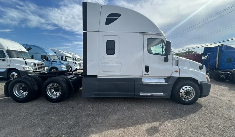 
								Used 2017 Freightliner Cascadia Sleeper in Houston Texas full									