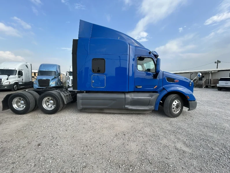 
								Used 2019 Peterbilt 579 Sleeper in Houston Texas full									