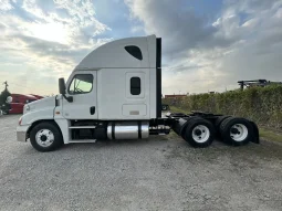 Used 2018 Freightliner Cascadia Sleeper in Houston Texas