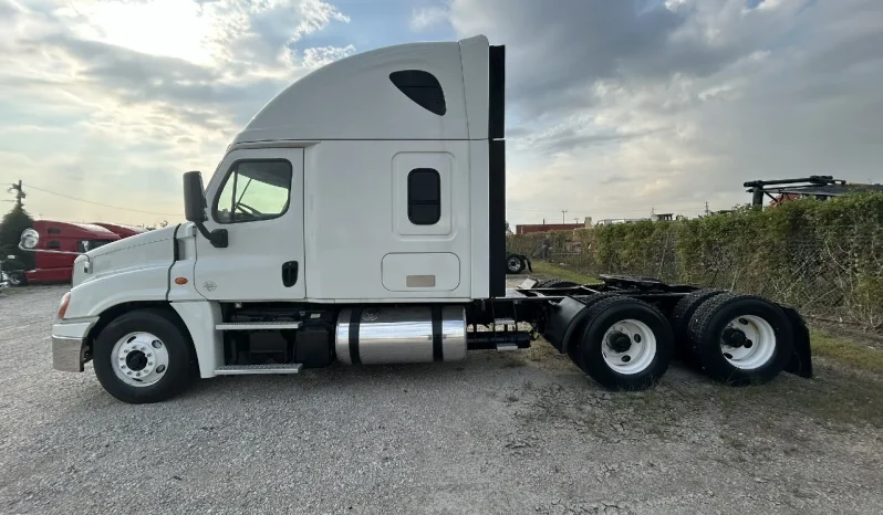 
								Used 2018 Freightliner Cascadia Sleeper in Houston Texas full									