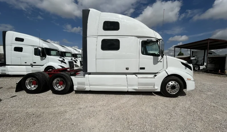 
								New 2020 Volvo VNL64T860 Sleeper in Houston Texas full									