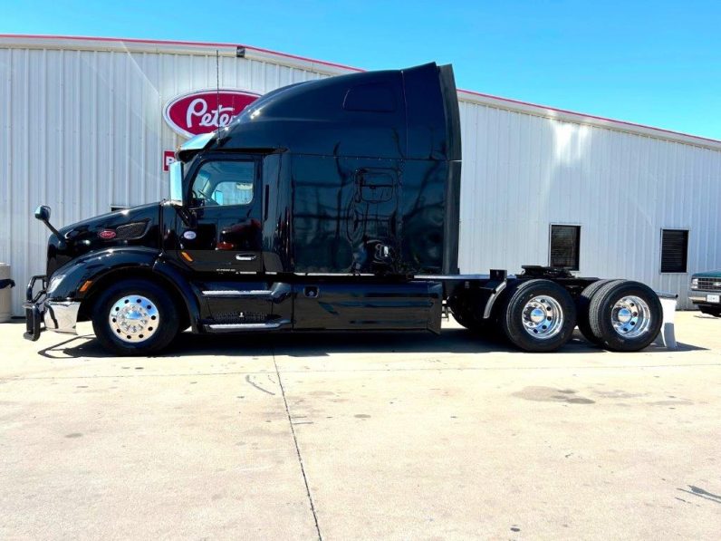 
								Used 2021 Peterbilt 579 Sleeper in Joplin Missouri full									