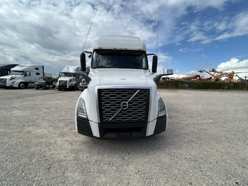 
								Used 2019 Volvo VNL64T760 Sleeper in Houston Texas full									