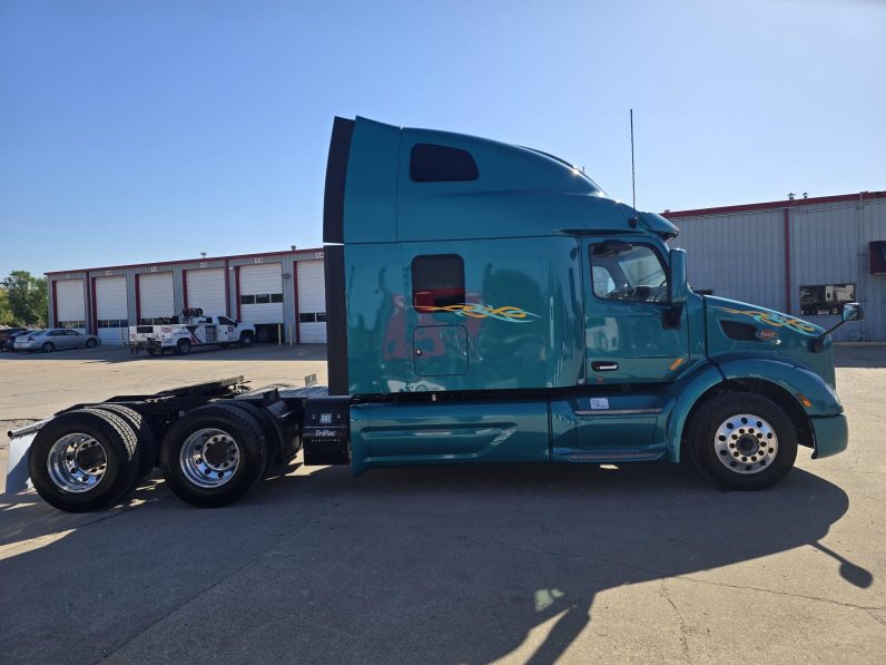 
								Used 2021 Peterbilt 579 Sleeper in Lowell Arkansas full									