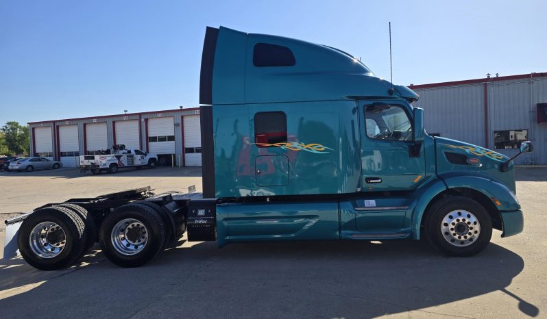 
								Used 2021 Peterbilt 579 Sleeper in Lowell Arkansas full									