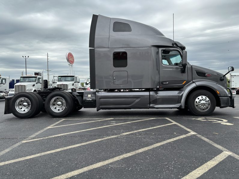 
								Used 2021 Peterbilt 579 Sleeper in Strafford Missouri full									