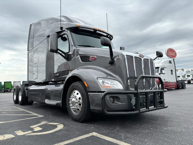 
								Used 2021 Peterbilt 579 Sleeper in Strafford Missouri full									