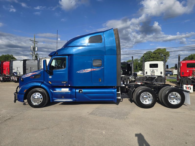 
								Used 2021 Peterbilt 579 Sleeper in Lowell Arkansas full									