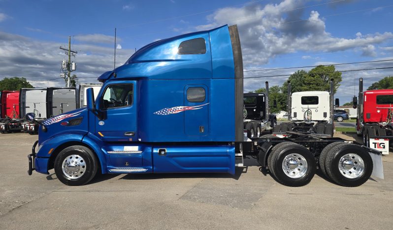 
								Used 2021 Peterbilt 579 Sleeper in Lowell Arkansas full									