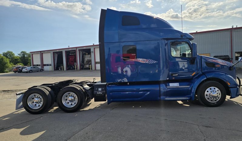 
								Used 2021 Peterbilt 579 Sleeper in Lowell Arkansas full									