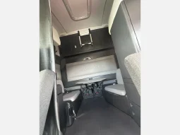 Used 2018 Freightliner Cascadia Sleeper in Houston Texas