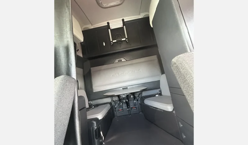 
								Used 2018 Freightliner Cascadia Sleeper in Houston Texas full									