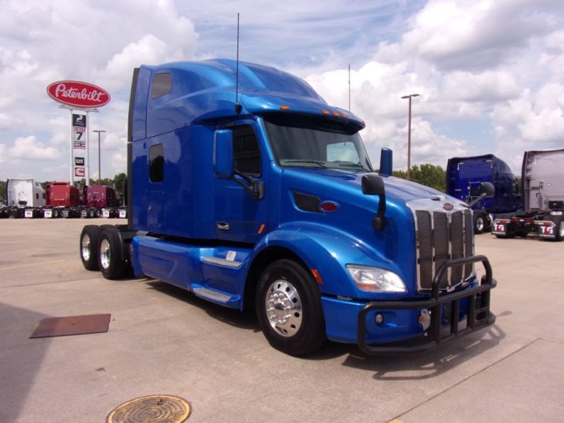 
								Used 2020 Peterbilt 579 Sleeper in Van Buren Arkansas full									