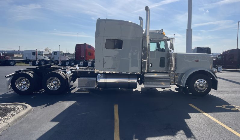 
								Used 2021 Peterbilt 389 Sleeper in Cincinnati Ohio full									