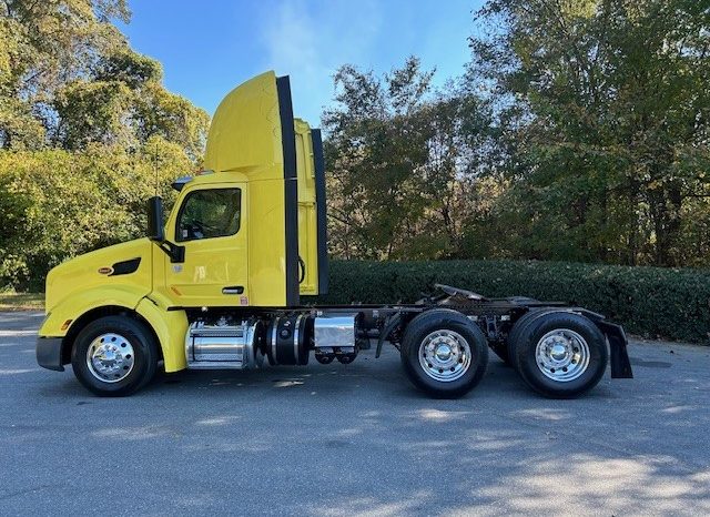 
								Used 2021 Peterbilt 579 Day Cab in Charlotte North Carolina full									