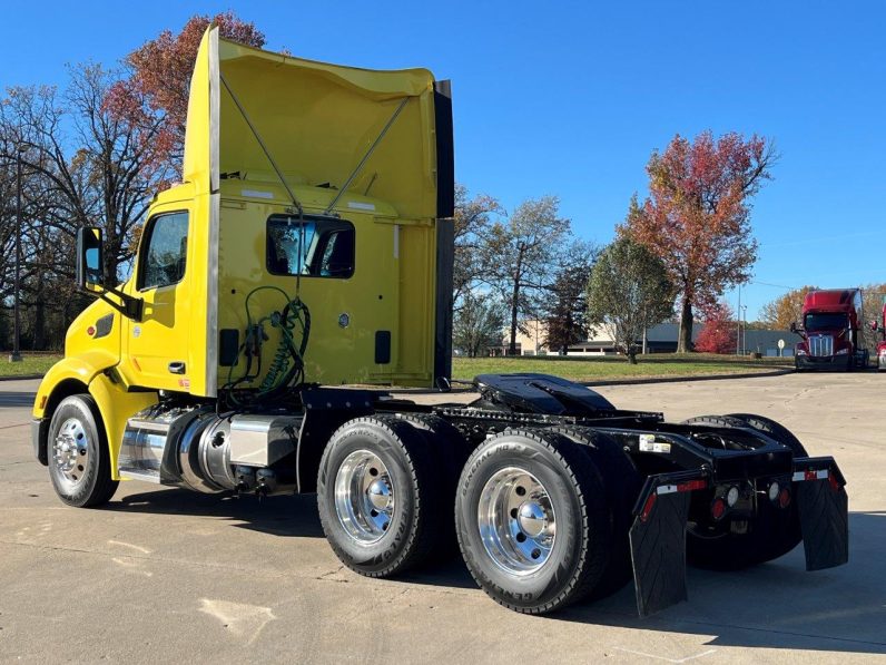 
								Used 2021 Peterbilt 579 Day Cab in Strafford Missouri full									