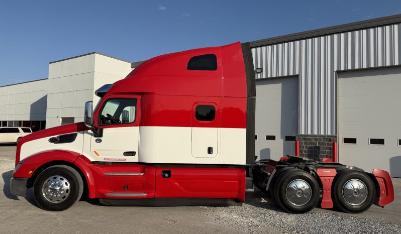 
								Used 2021 Peterbilt 579 Sleeper in Lowell Arkansas full									