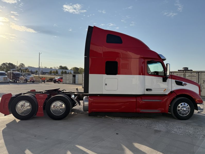 
								Used 2021 Peterbilt 579 Sleeper in Lowell Arkansas full									