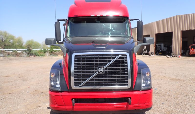 
								Used 2019 Volvo VNL64T670 Sleeper in Laredo Texas full									