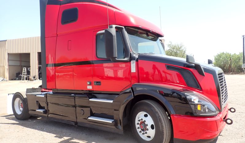 
								Used 2019 Volvo VNL64T670 Sleeper in Laredo Texas full									