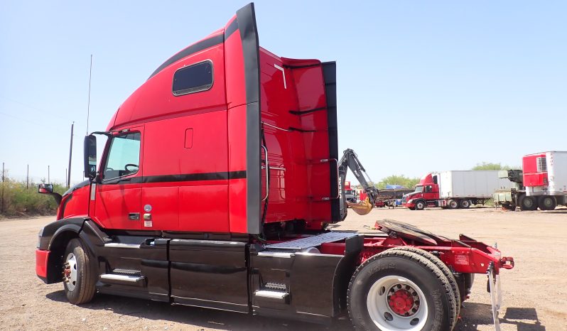 
								Used 2019 Volvo VNL64T670 Sleeper in Laredo Texas full									