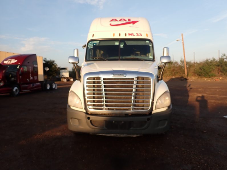 
								Used 2012 Freightliner Cascadia 125 Sleeper in Laredo Texas full									