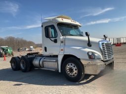 Used 2015 Freightliner Cascadia 125 Day Cab in Laredo Texas