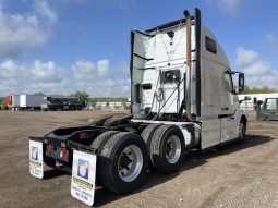 Used 2016 Volvo VNL Sleeper in Laredo Texas