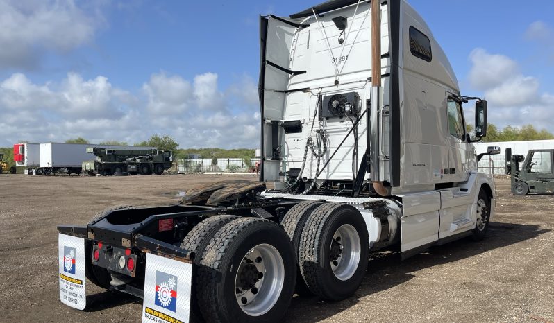 
								Used 2016 Volvo VNL Sleeper in Laredo Texas full									