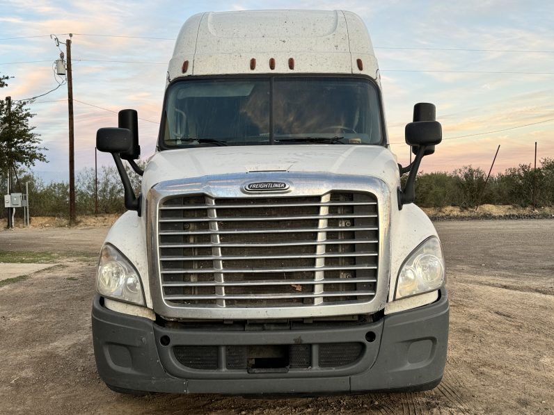 
								Used 2014 Freightliner Sleeper in Laredo Texas full									