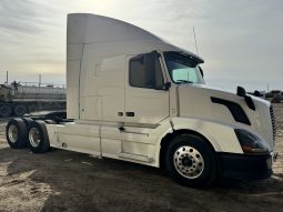 Used 2015 Volvo VNL62T300 Sleeper in Laredo Texas