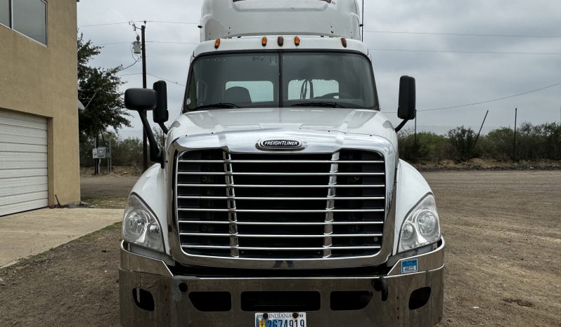 
								Used 2015 Freightliner Cascadia 125 Day Cab in Laredo Texas full									