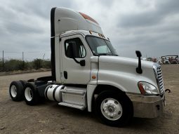 Used 2015 Freightliner Cascadia 125 Day Cab in Laredo Texas