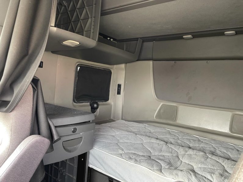 
								Used 2019 International LT625 Sleeper in Laredo Texas full									