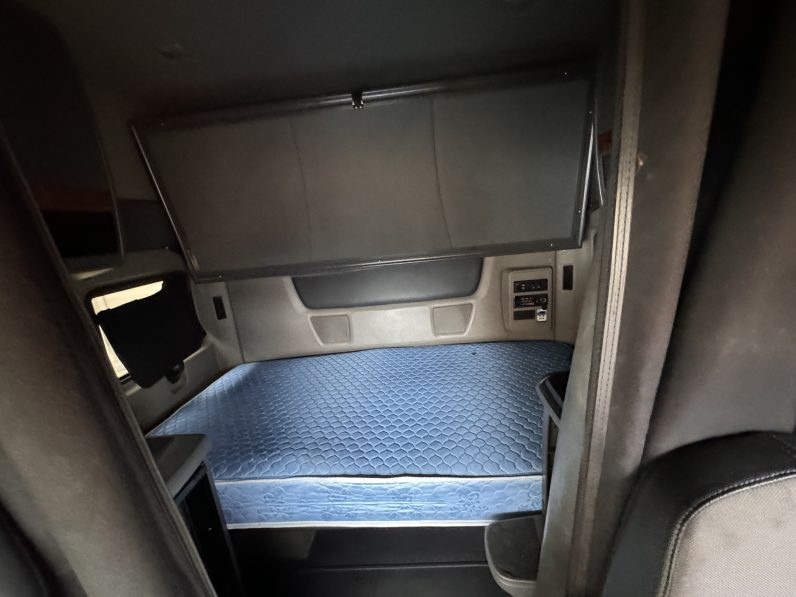 
								Used 2019 International LT625 Sleeper in Laredo Texas full									