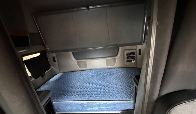 
								Used 2019 International LT625 Sleeper in Laredo Texas full									