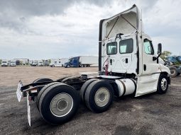 Used 2016 Freightliner Cascadia 125 Day Cab in Laredo Texas