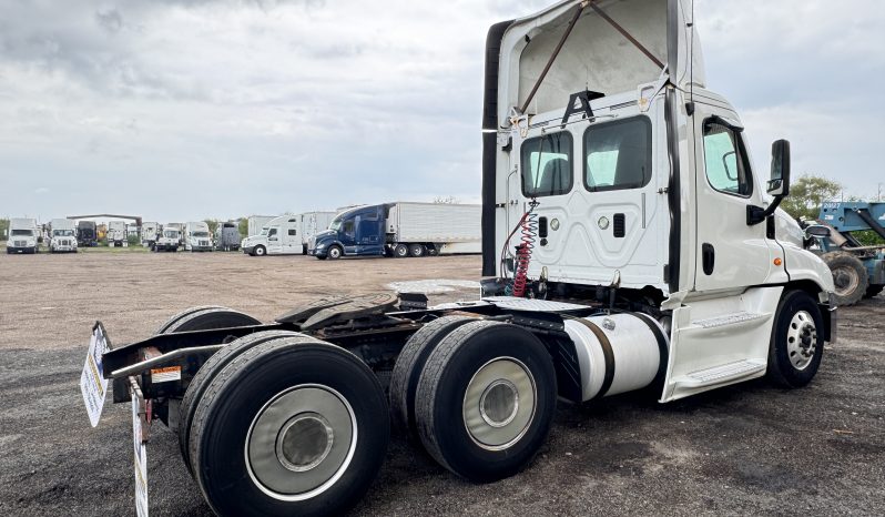 
								Used 2016 Freightliner Cascadia 125 Day Cab in Laredo Texas full									