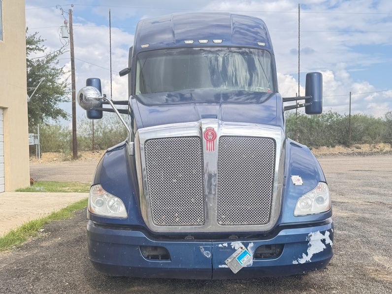 
								Used 2016 Kenworth T680 Sleeper in Laredo Texas full									