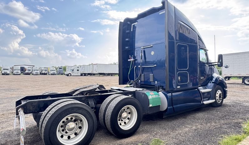 
								Used 2016 Kenworth T680 Sleeper in Laredo Texas full									