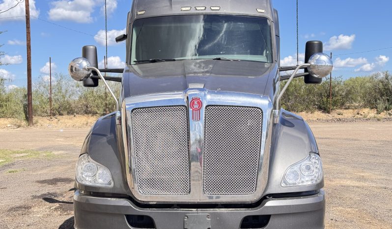 
								Used 2017 Kenworth T680 Sleeper in Laredo Texas full									