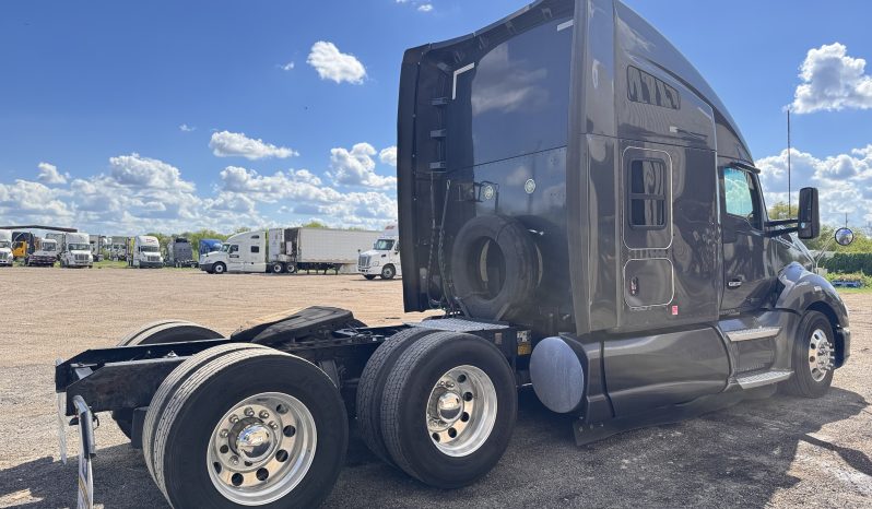 
								Used 2017 Kenworth T680 Sleeper in Laredo Texas full									