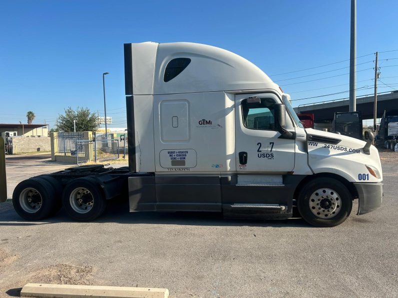 
								Used 2019 Freightliner Cascadia Sleeper in Laredo Texas full									