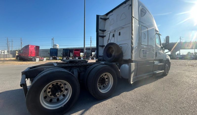 
								Used 2019 Freightliner Cascadia Sleeper in Laredo Texas full									