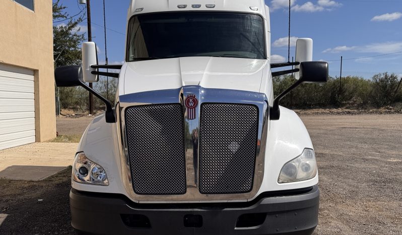 
								Used 2017 Kenworth T680 Sleeper in Laredo Texas full									