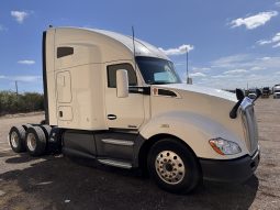 Used 2017 Kenworth T680 Sleeper in Laredo Texas