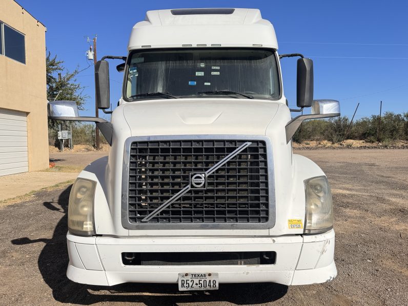 
								Used 2012 Volvo VNL Sleeper in Laredo Texas full									