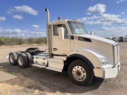 Used 2016 Kenworth T880 Day Cab in Laredo Texas