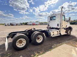 Used 2016 Kenworth T880 Day Cab in Laredo Texas