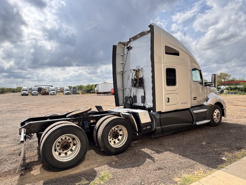 
								Used 2014 Kenworth T680 Sleeper in Laredo Texas full									